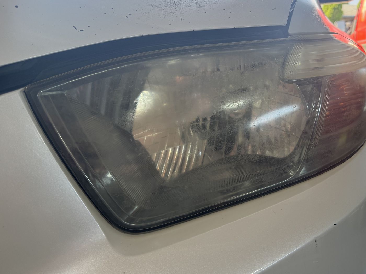 2007 Toyota Highlander headlight before restoration, hazy and oxidized